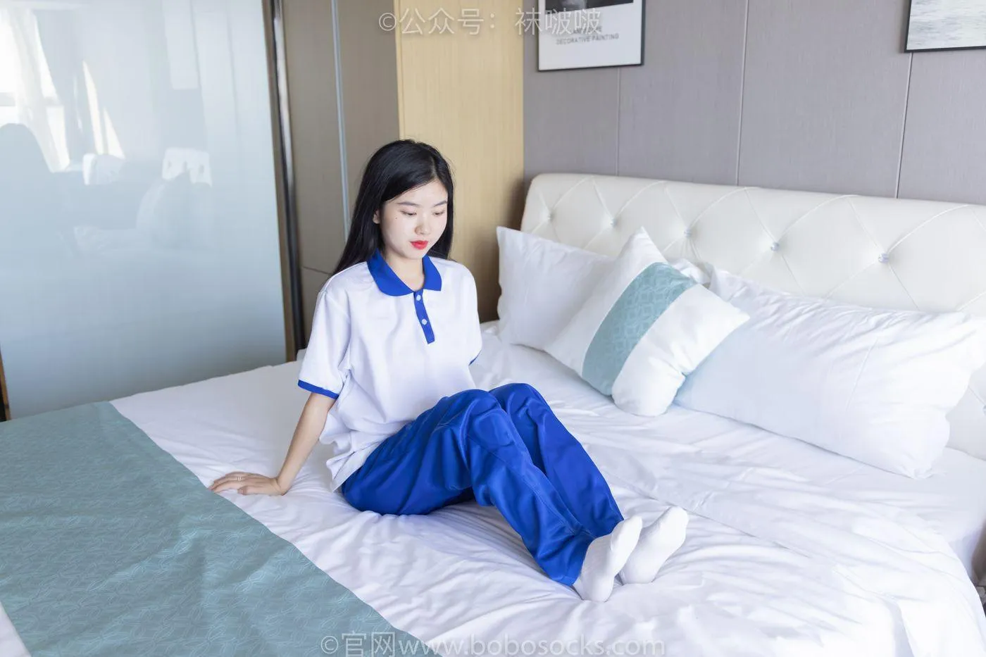 [BoBoSocks袜啵啵]NO.039 小奶熊-校服、vans帆布鞋、短白棉袜、裸足 [154P]插图2
